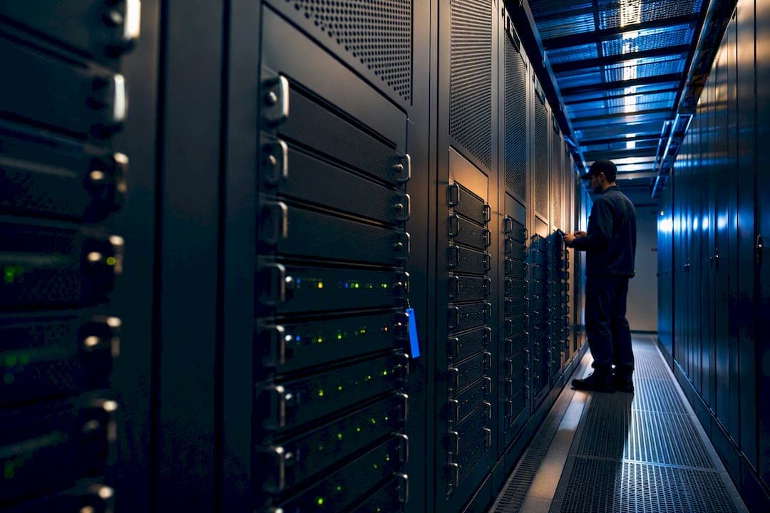 Stop Surprise Outages: Uptime SLA Checklist for IT & Business
